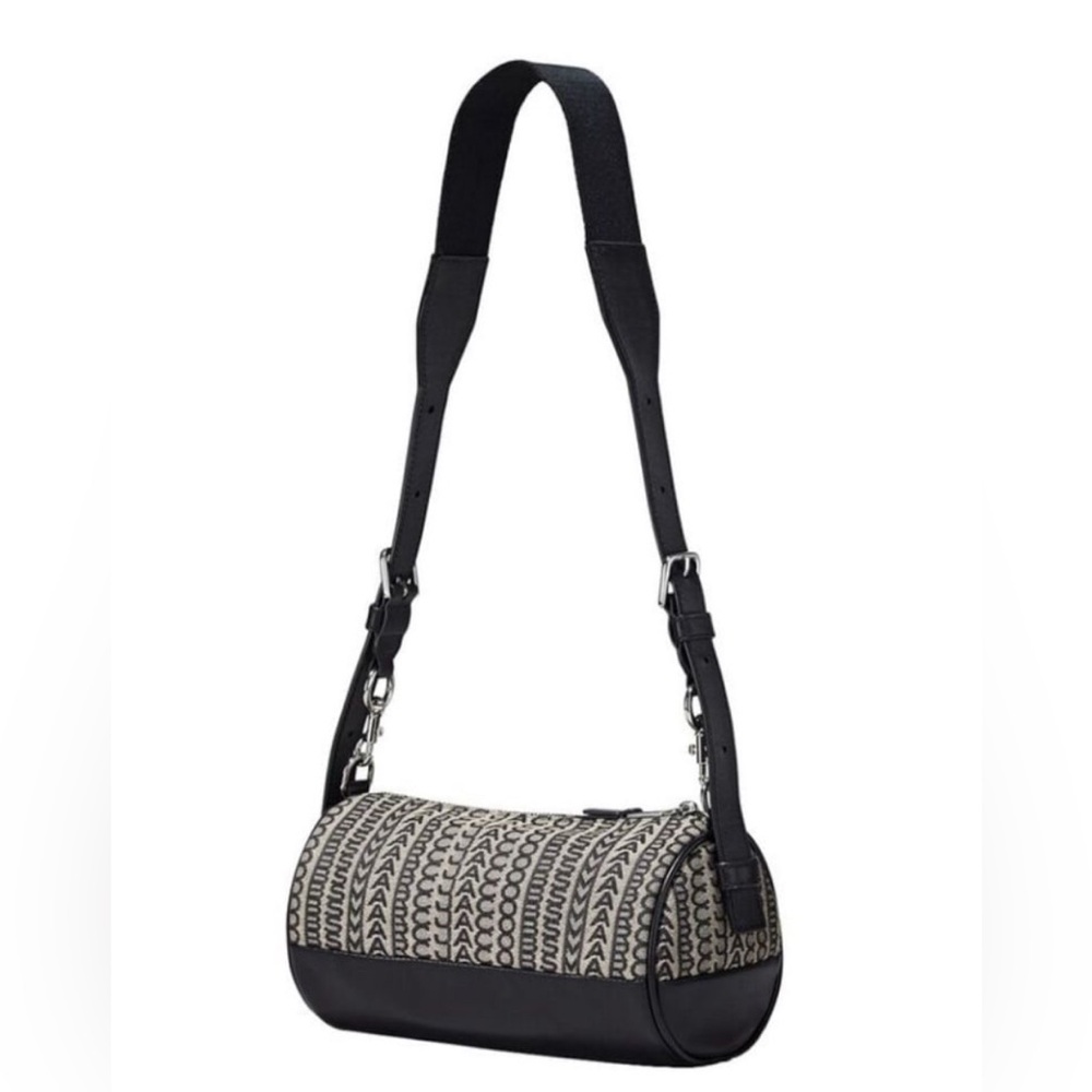 🔥🔥 MARC JACOBS MONOGRAM DUFFLE Crossbody BAG (Like
New) Paid $395🔥🔥